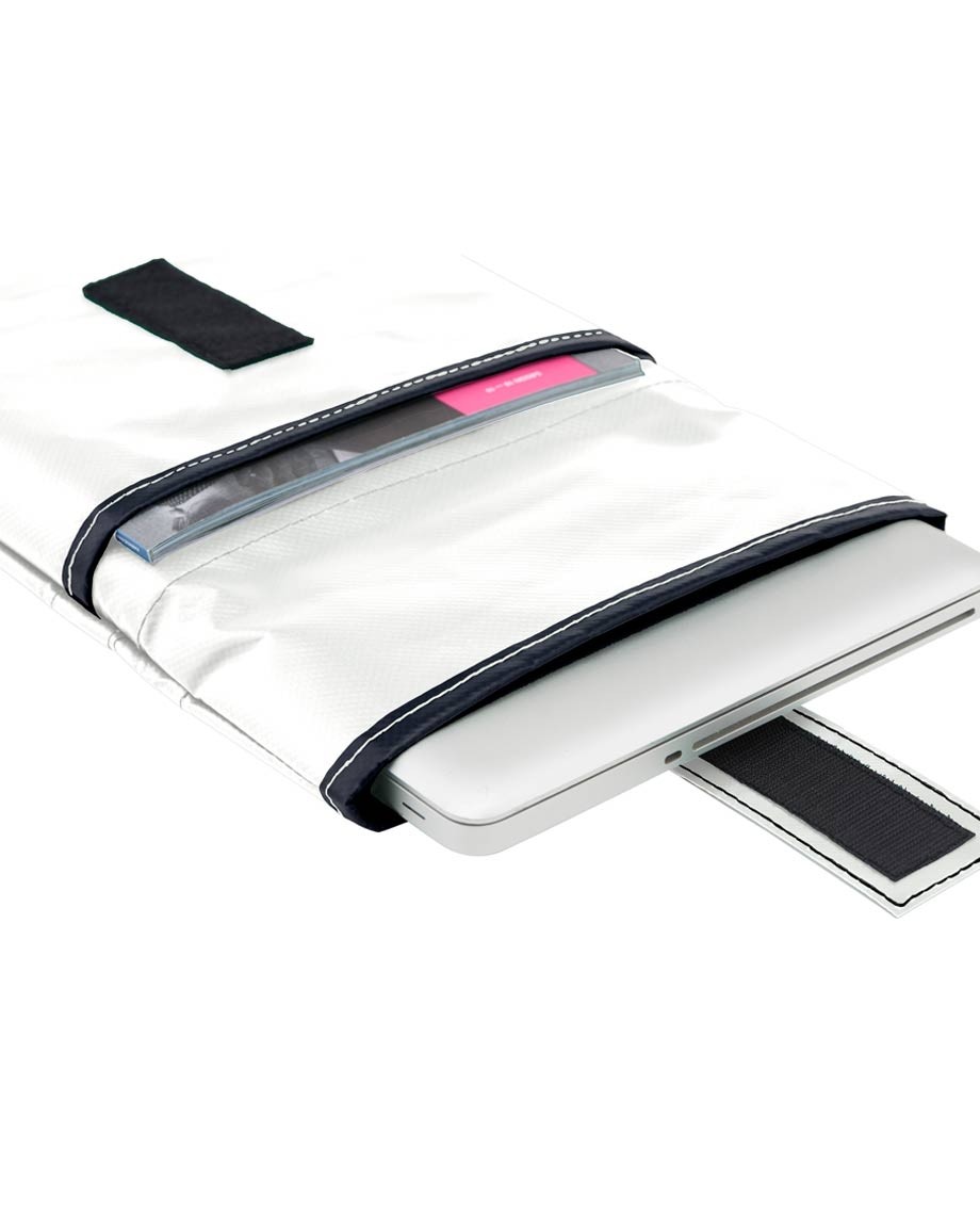 WhiteGRNBAGSleeve13-05