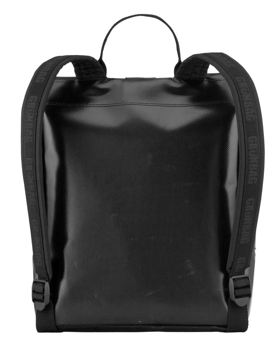 BlackBackpackNorrStrap-012