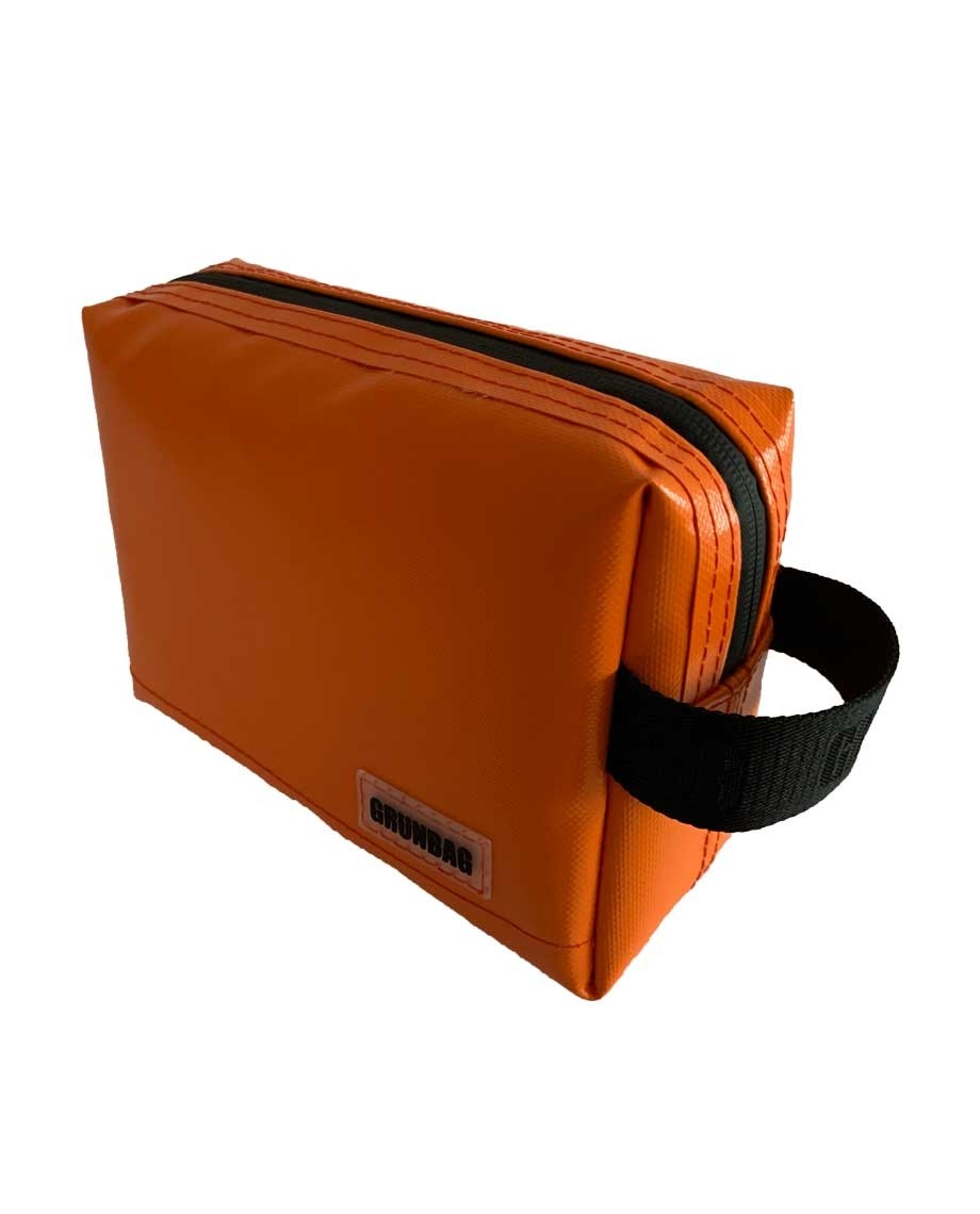 OrangeGRNBAGToiletry-07