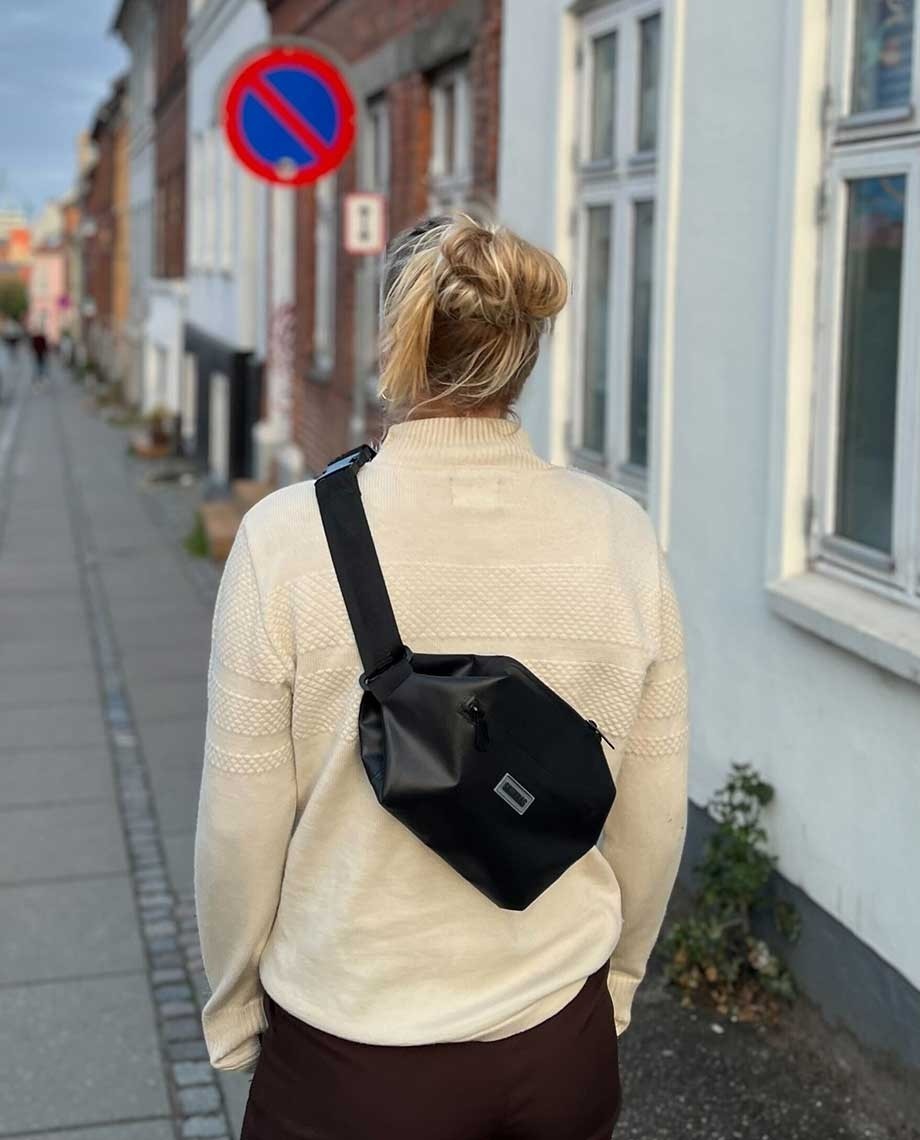 BlackGRNBAGSling-08