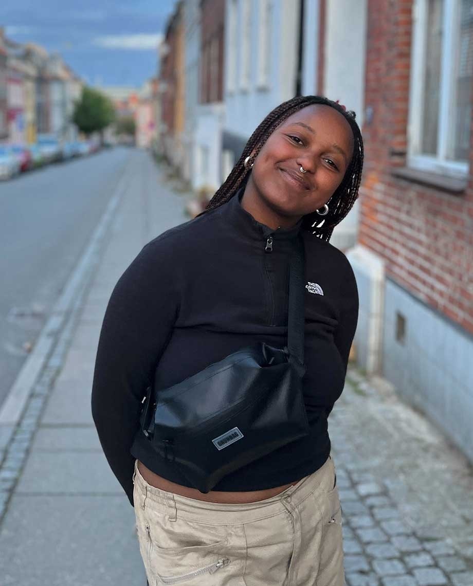 BlackGRNBAGSling-08