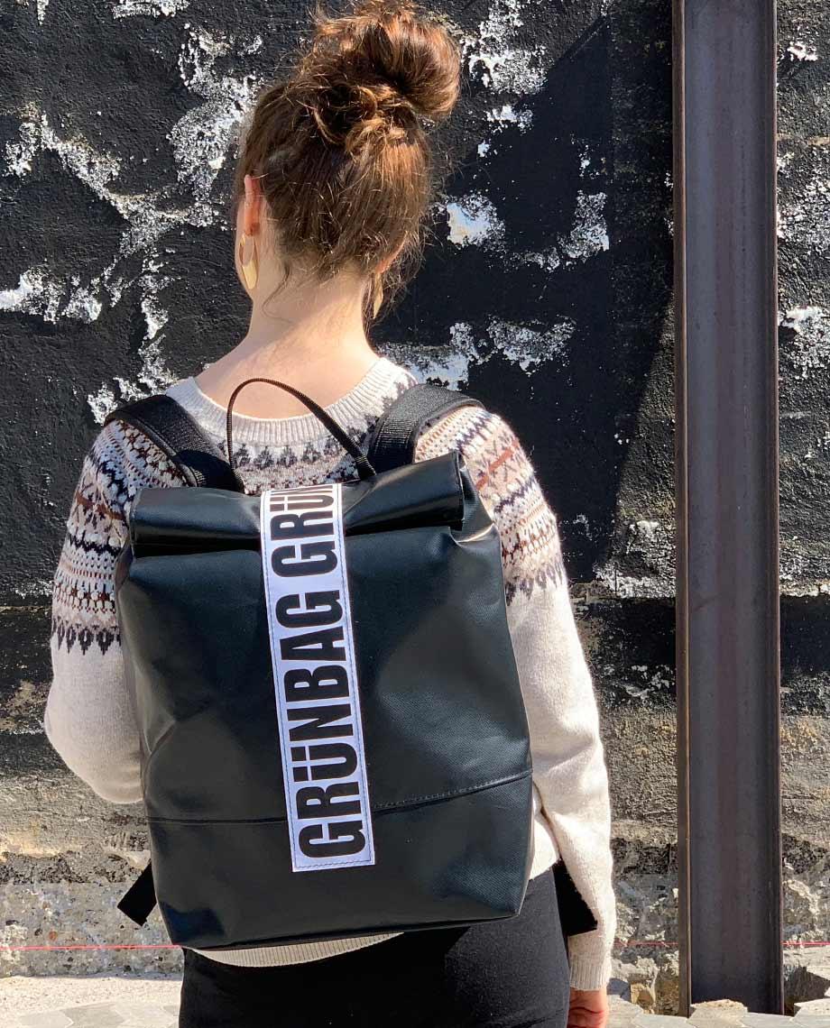 0__=__youtube___Look inside the Norr backpack___https://www.youtube.com/embed/aSXfBr2g7zA___aSXfBr2g7zA