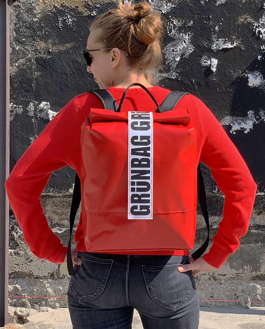 0__=__youtube___A look inside the backpack___https://www.youtube.com/embed/aSXfBr2g7zA___aSXfBr2g7zA