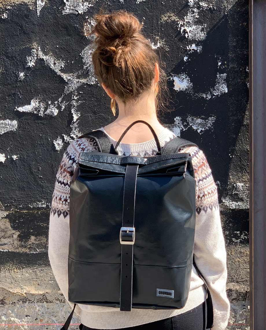 0__=__youtube___Have a look inside this cool backpack___https://www.youtube.com/embed/0LR6IW6Afp8___0LR6IW6Afp8