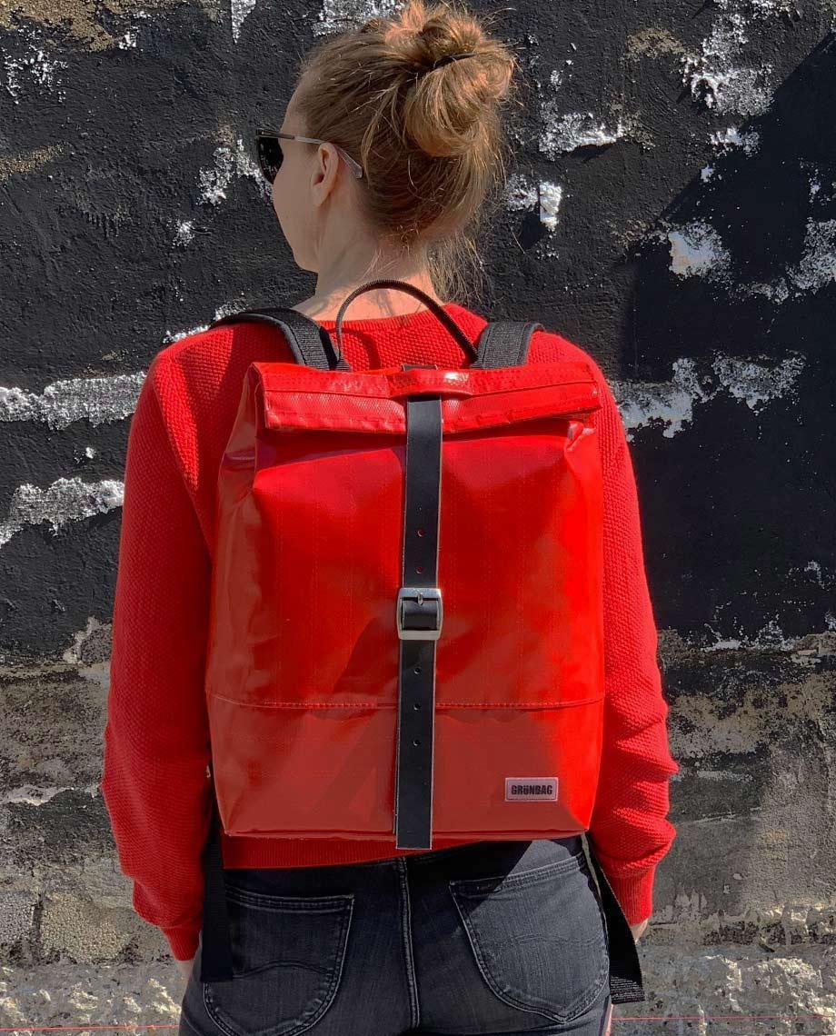 0__=__youtube___Have a look inside this backpack___https://www.youtube.com/embed/0LR6IW6Afp8___0LR6IW6Afp8